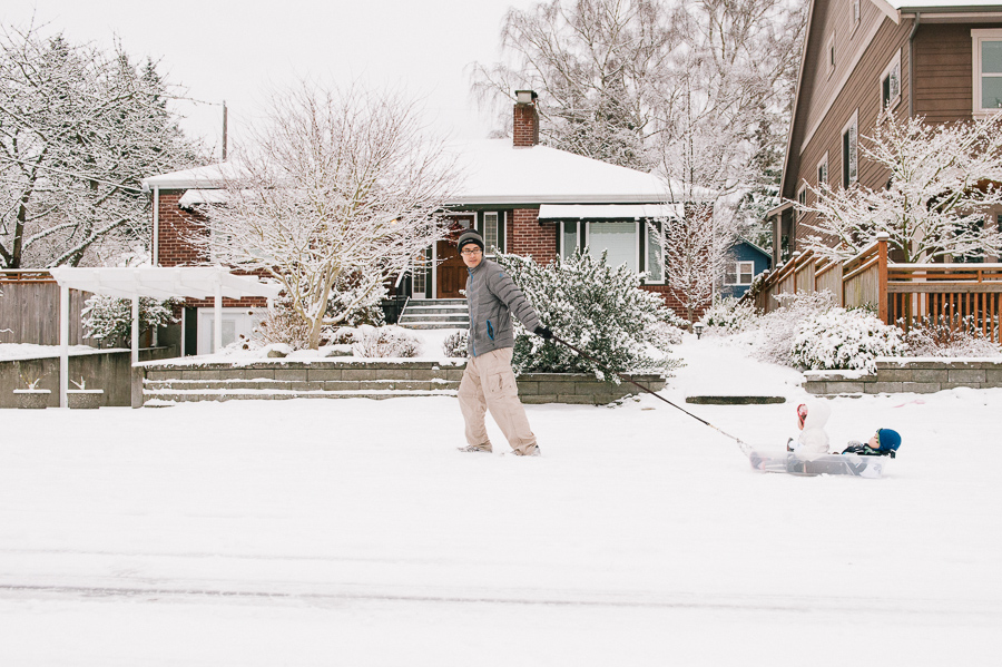 seattle child photographer, snow sledding