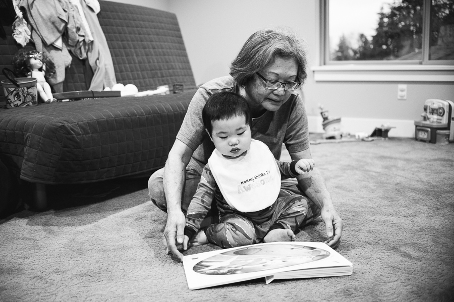 Seattle family photographer, reading books