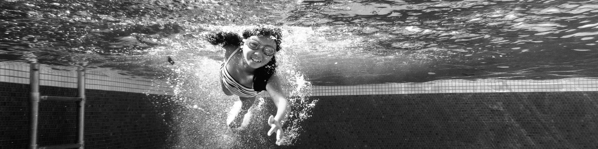 Seattle family photographer underwater photo