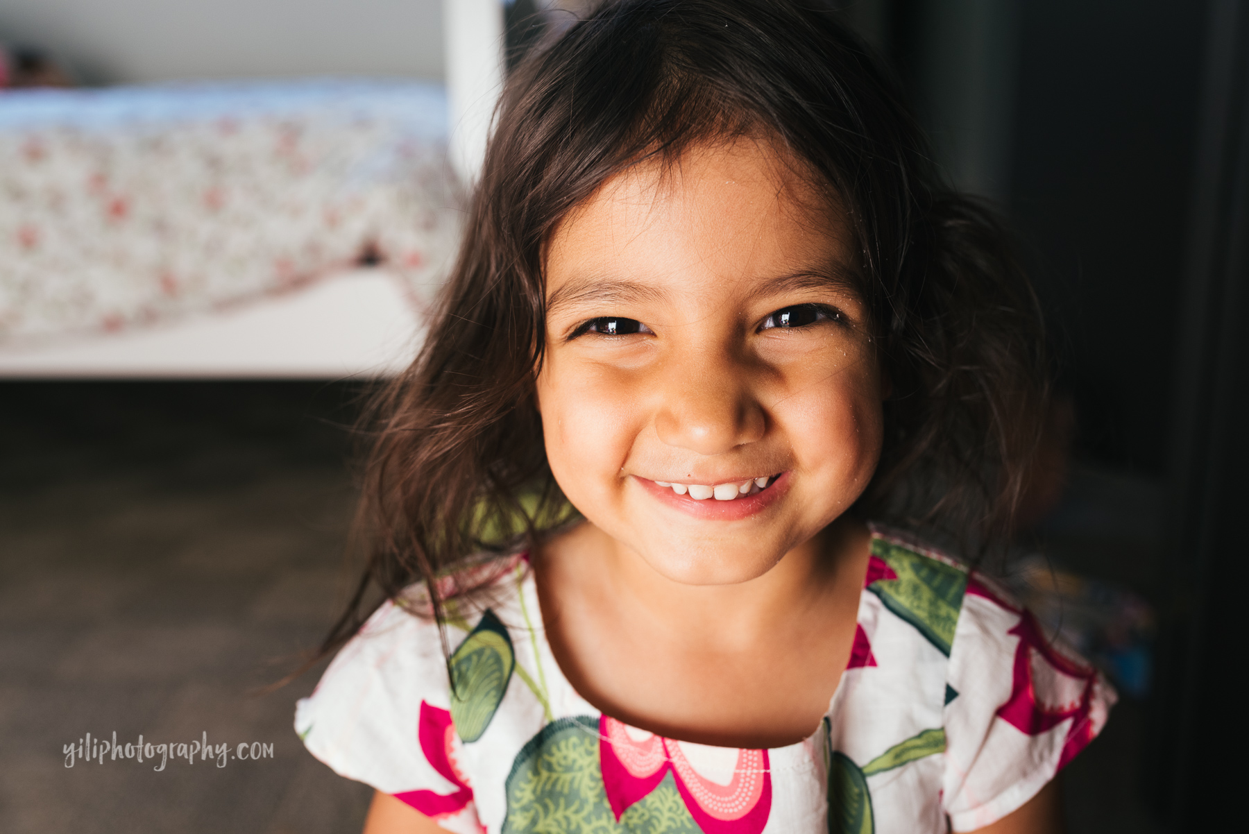 toddler with big smile, seattle candid child photographer