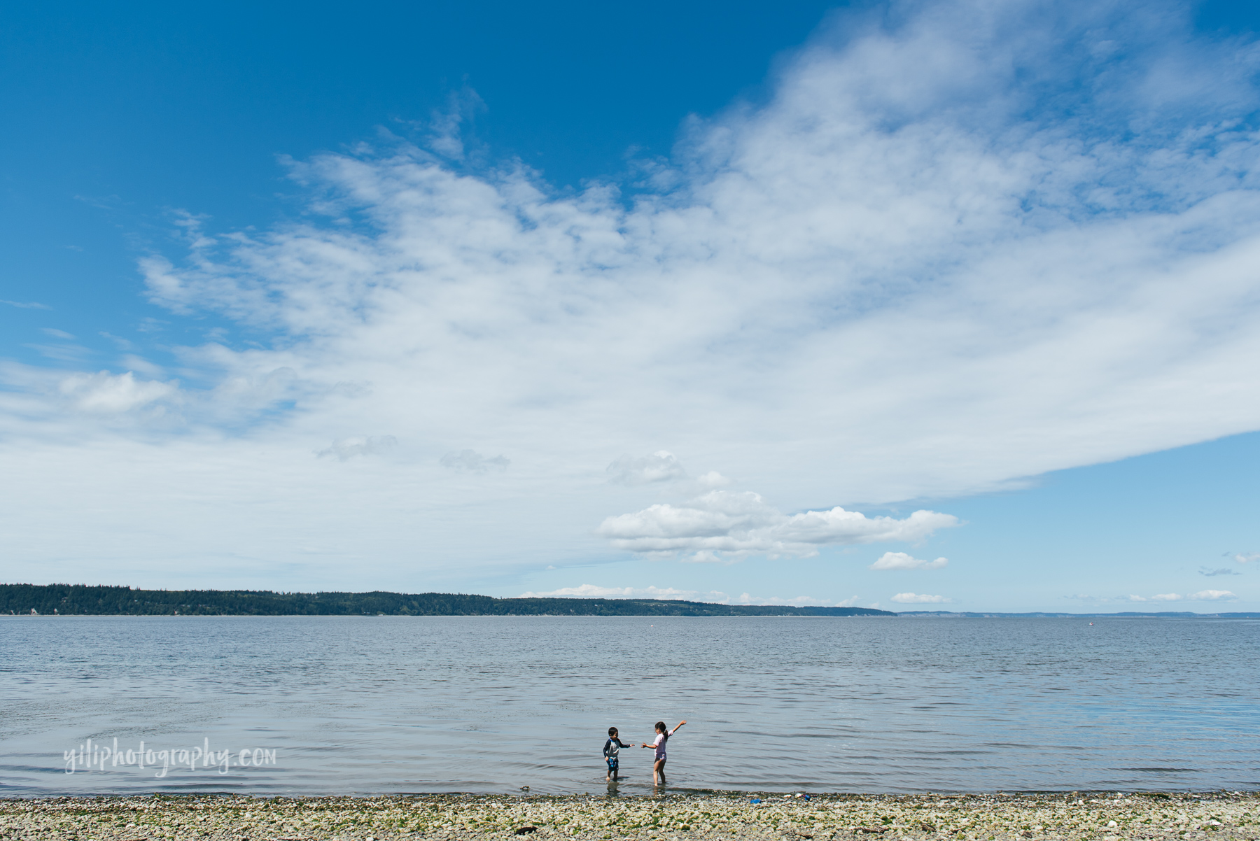 kids playing at beach, seattle family photographer