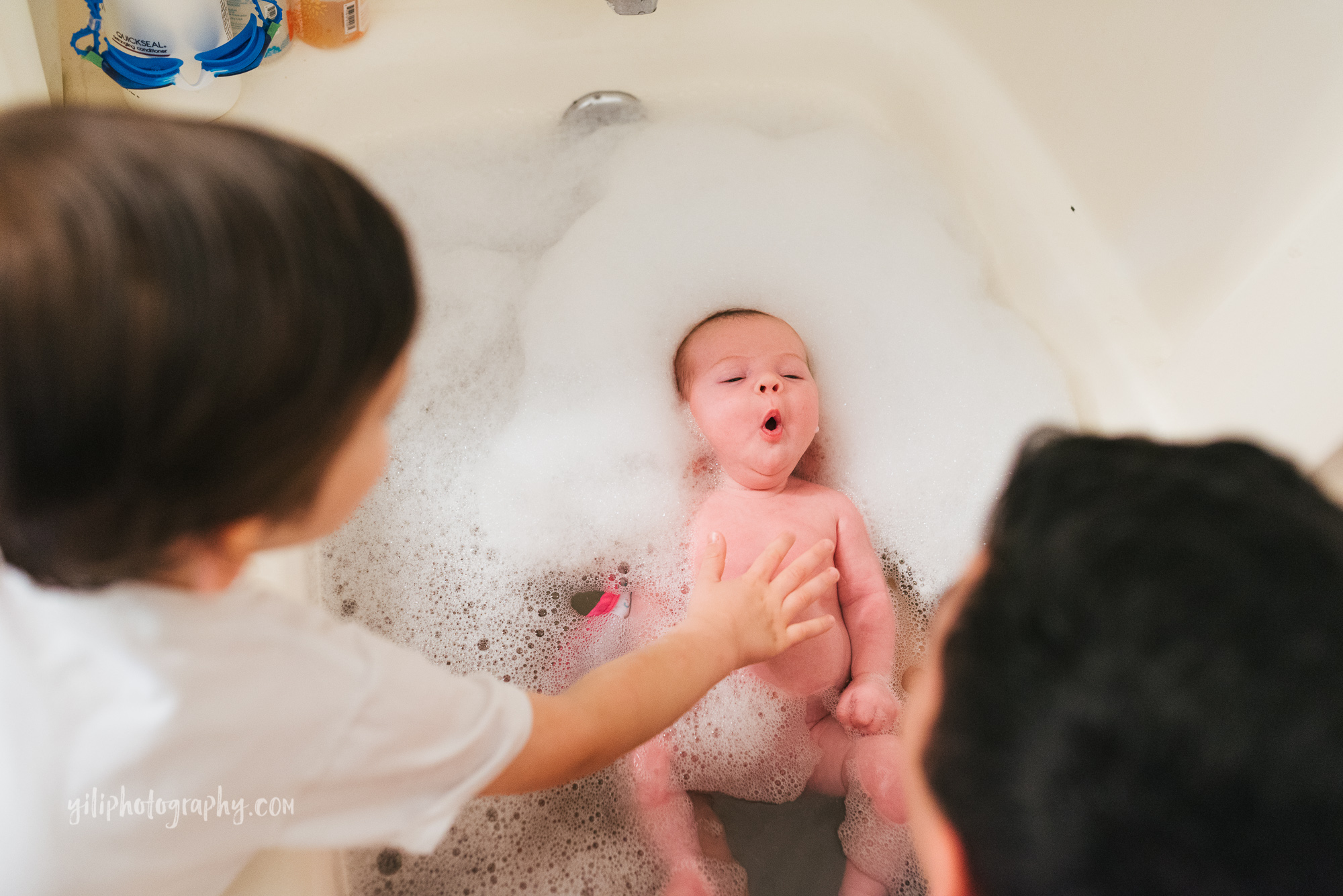 seattle newborn baby in bathtub with dad