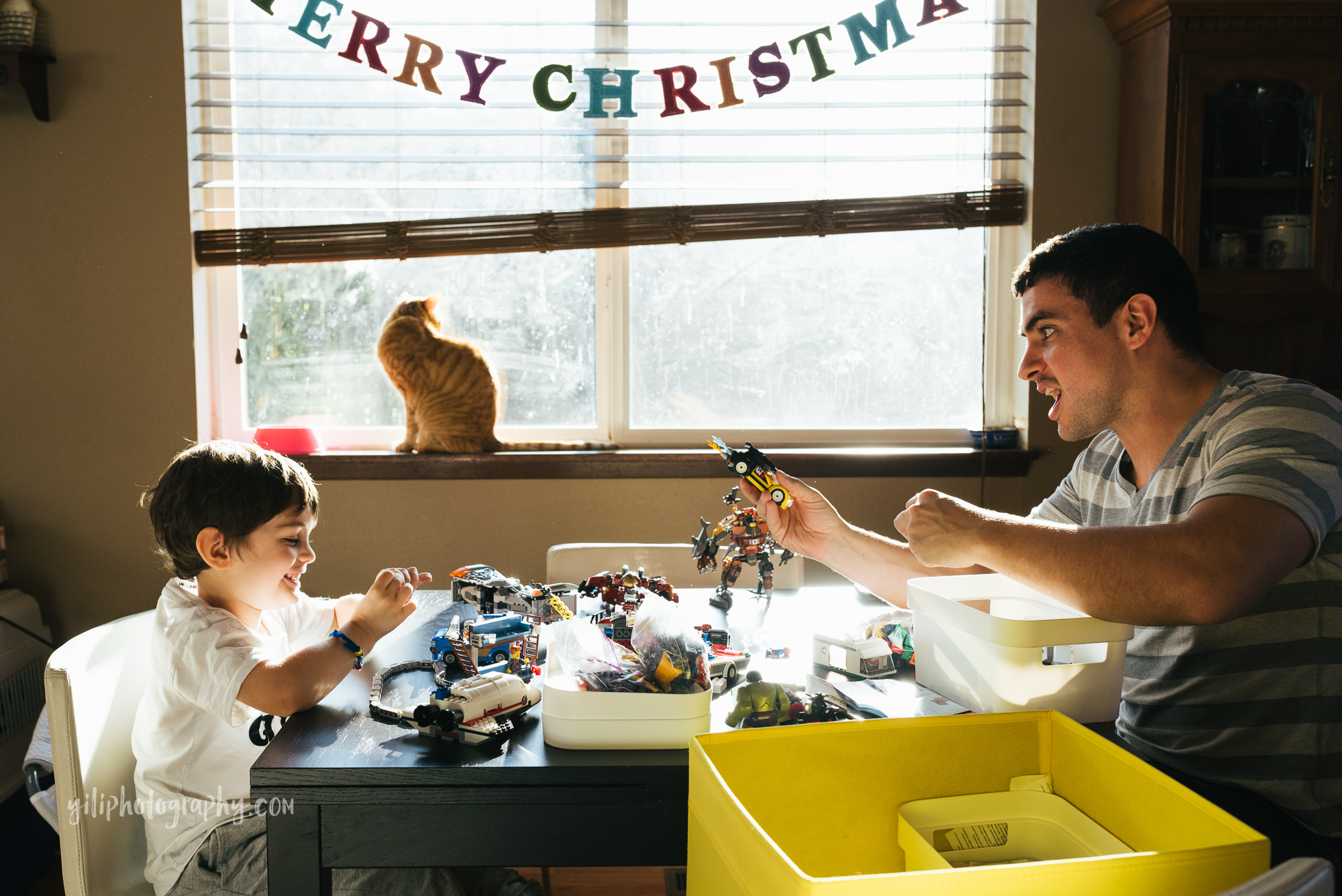 seattle father and son playing with legos