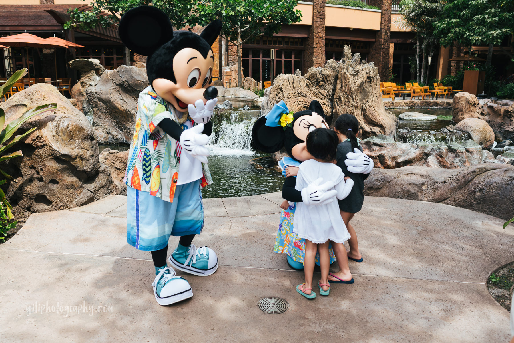 girls meeting disney characters at aulani