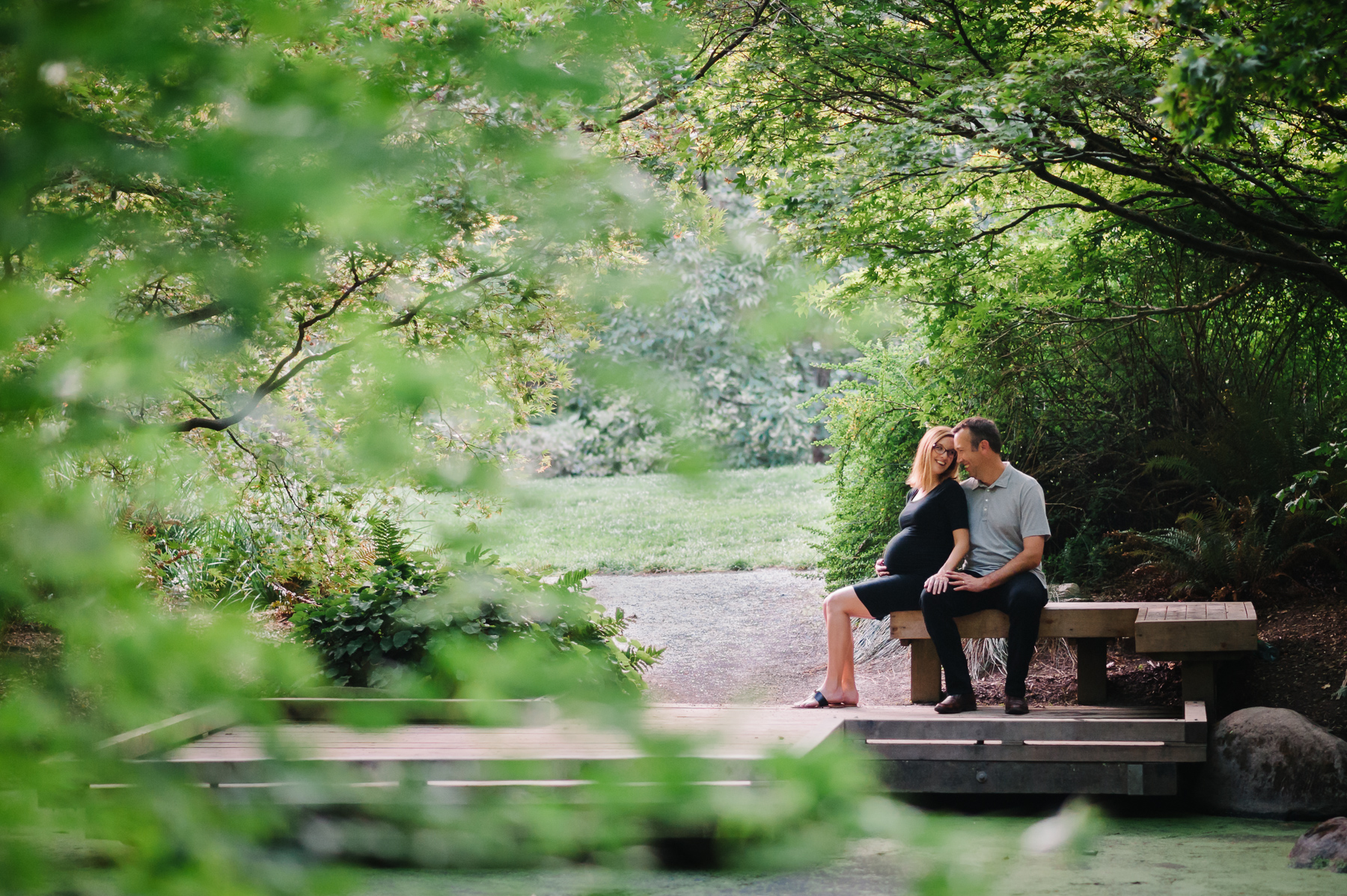 maternity couple in seattle arboretum among maple trees