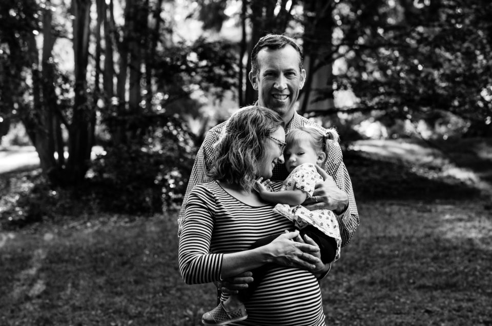 black and white maternity family portrait in seattle arboretum